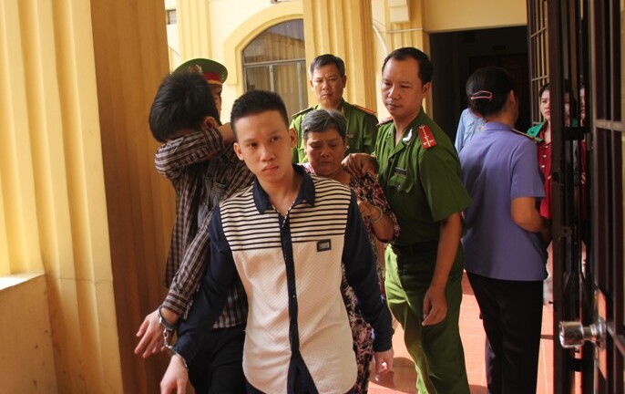 Trả giá đắt vì làm “chuyện người lớn” với bạn gái nhí